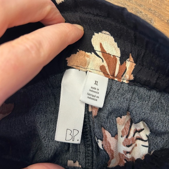 BP floral High Waisted Wide Leg Cropped Pants - Picture 4 of 5